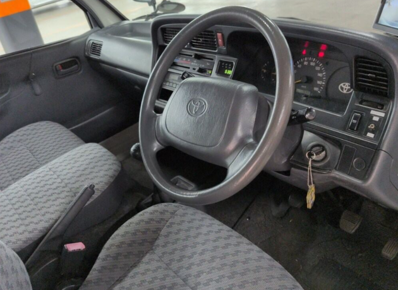  32141  TOYOTA HIACE COMUTER  2004  