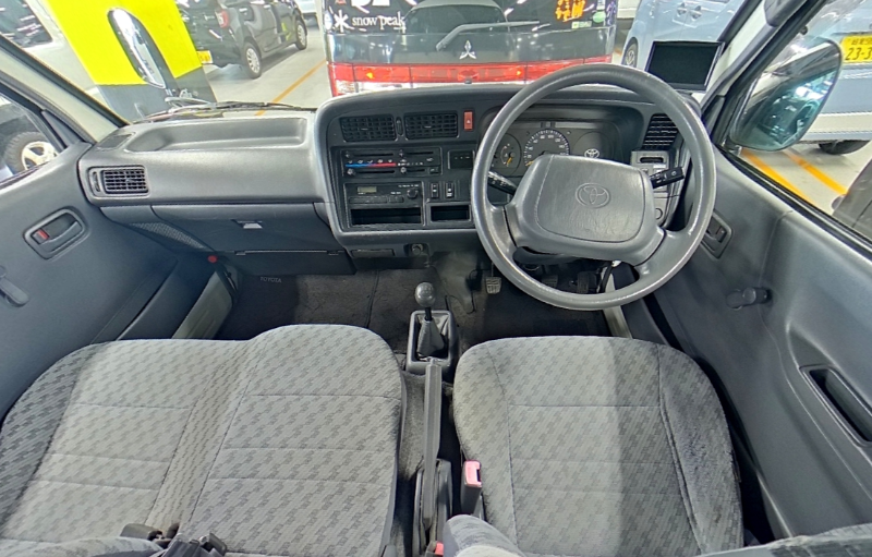  32141  TOYOTA HIACE COMUTER  2004  