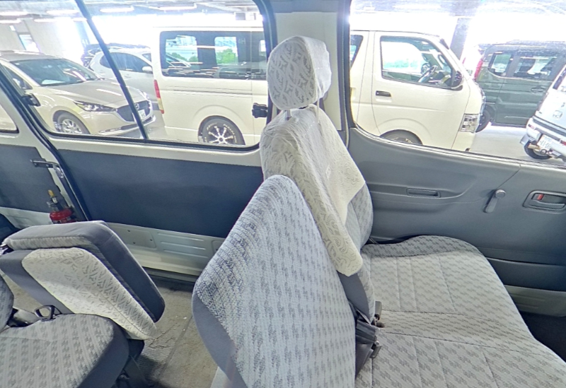  32141  TOYOTA HIACE COMUTER  2004  