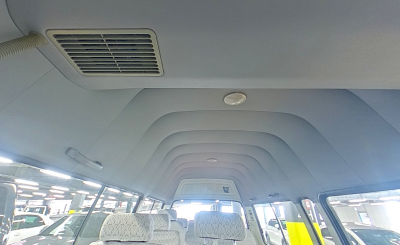  32141  TOYOTA HIACE COMUTER  2004  