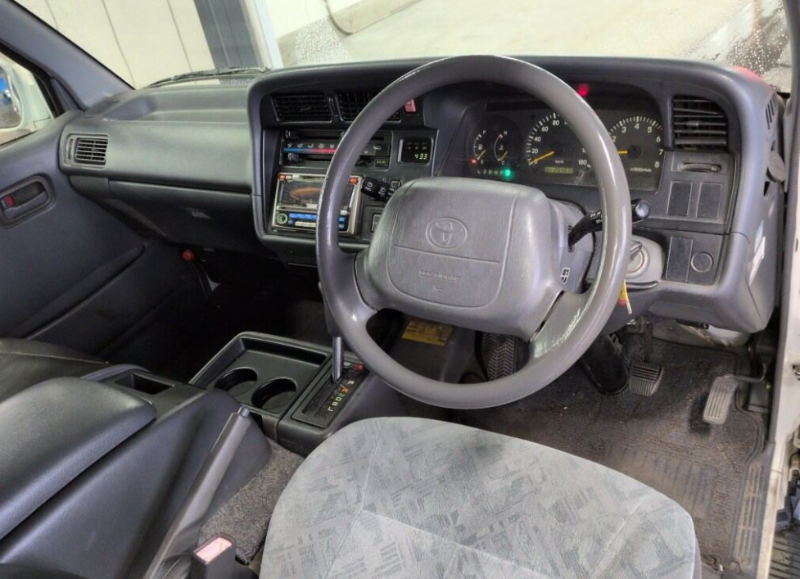  32142  TOYOTA REGIUS  2001  