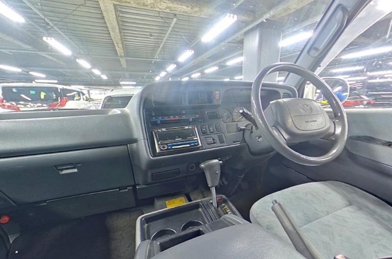  32142  TOYOTA REGIUS  2001  