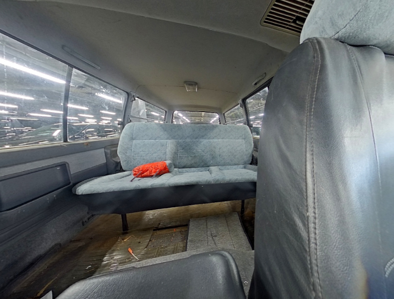  32142  TOYOTA REGIUS  2001  