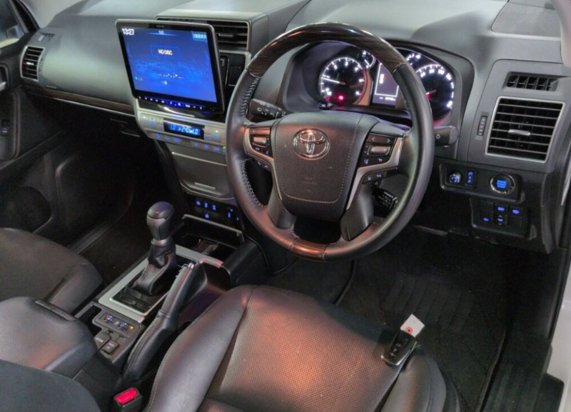  32177  TOYOTA LANDCRUISER PRADO  2023  